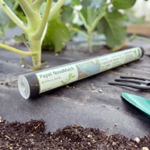 Rollo de Novamulch 60 cm x 10 m en un cultivo de brocoli.